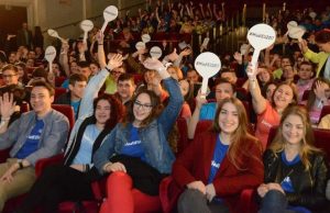Česta krilatica “na mladima svijet ostaje” dovodi do pitanja kakav to svijet mladima ostavljamo?