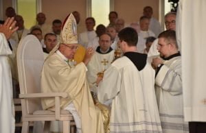 Završne večeri 32. Mladifesta nuncij Pezzuto potaknuo na zanos i predanost naviještanja Krista