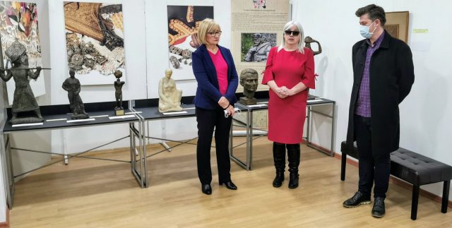 IMG-e5be07374b46bc4148a01e7168e30310-V