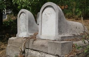 Nadgrobnici Židovskog groblja u Tuzli značajno umjetničko i spomeničko naslijeđe