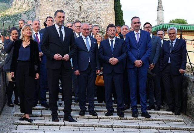 dijalog_za_buducnost_1-696x476