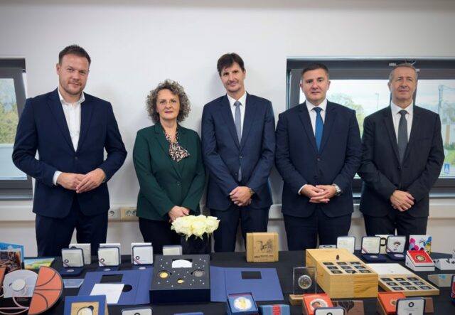 eedf601b-5049-4bdb-920f-21084704d7d8