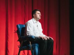 Predstava Andrije Miloševića u Tuzli. “Potreban nam je humor, ljudskost i čovječnost”