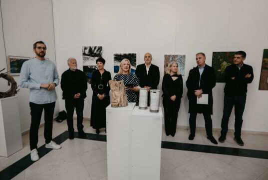 Maslina koja spaja stoljeća i gradove. U Tuzli otvorena izložba “1500 godina stara kaštelanska maslina”