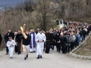 FOTO: Pobožnost puta križa u Drijenči ujedinila vjernike u molitvi i obnovi duhovnog zajedništva